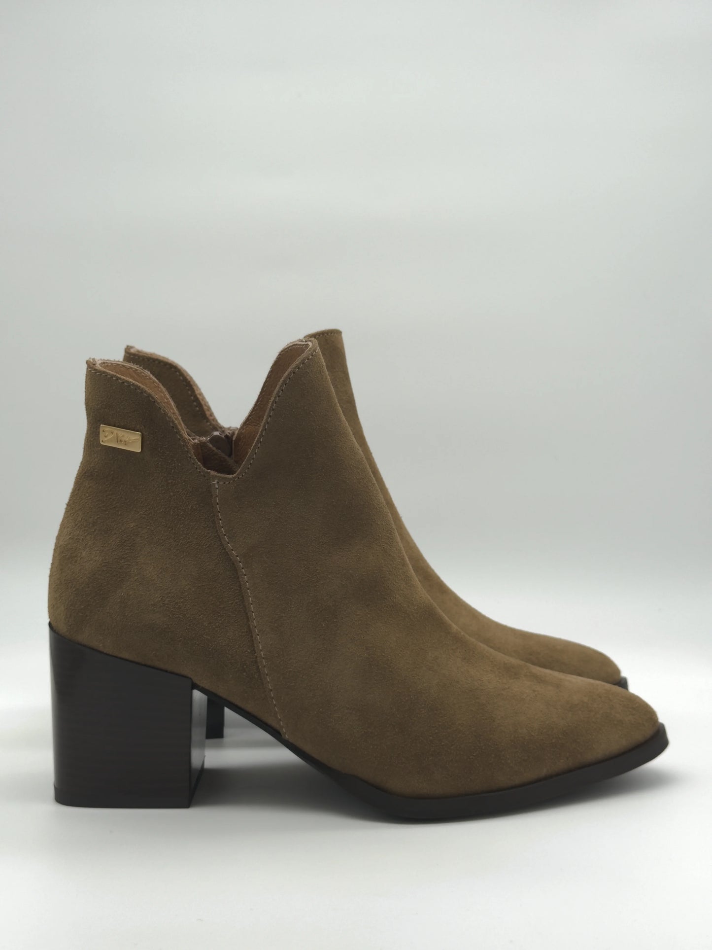Botas Femininas Heel – Salto Médio e Design Elegante
