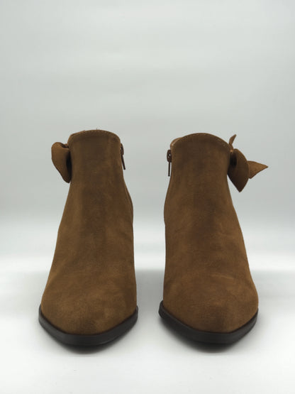 Botins Femininos Camel com Laço – Elegância e Conforto