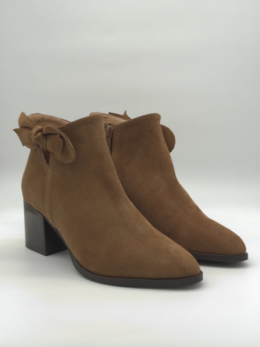 Botas Camel para Mujer con Lazo – Elegancia y Comodidad