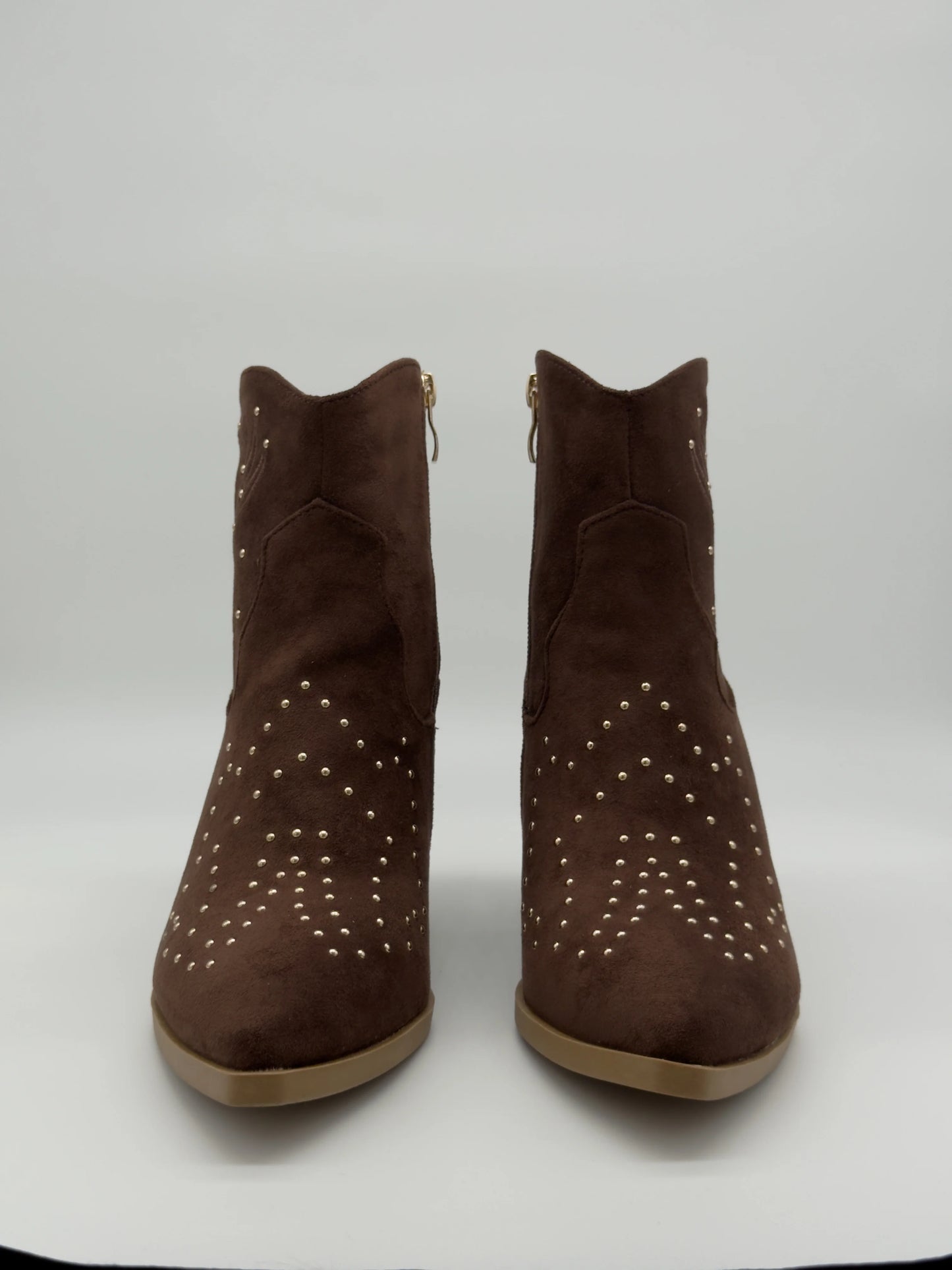 Botas Femininas Castanhas com Tachas Douradas – Estilo Western