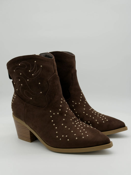 Botas marrones para mujer con tachuelas doradas – Estilo western