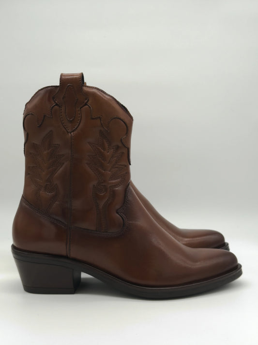 Botas Western Femininas Cognac – Estilo Moderno e Versátil