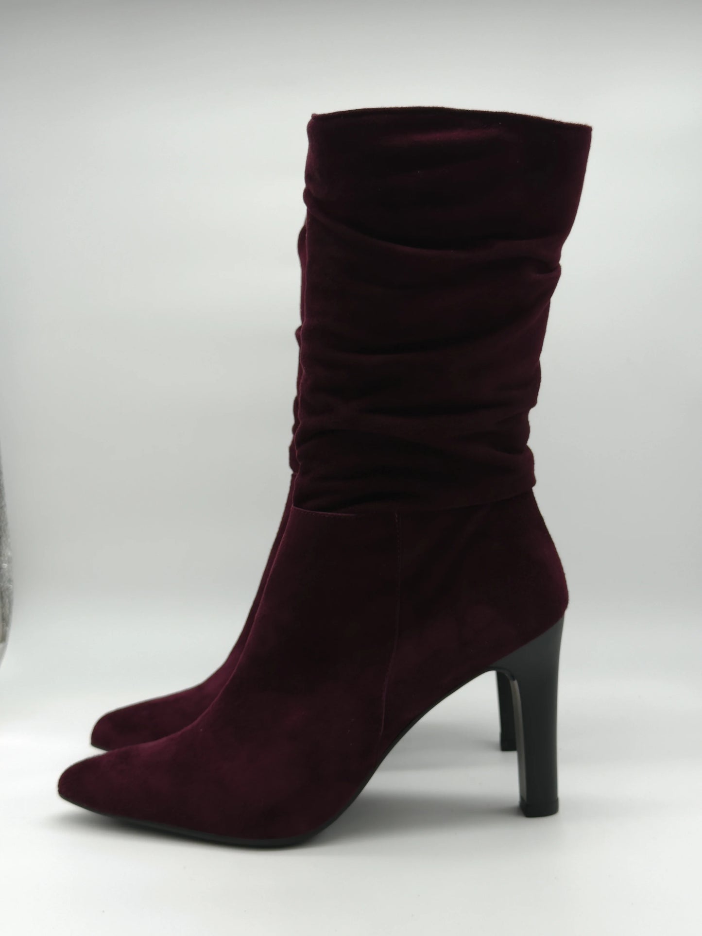 Botas de Salto Alto Bordô – Elegantes e Sofisticadas