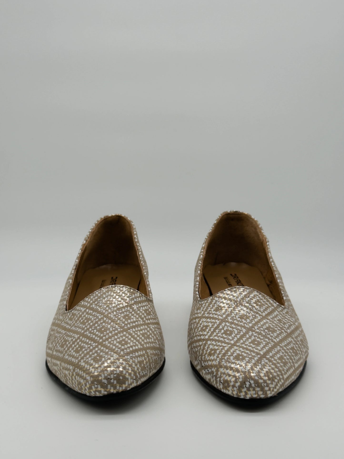 Zapatos elegantes de mujer con estampado geométrico