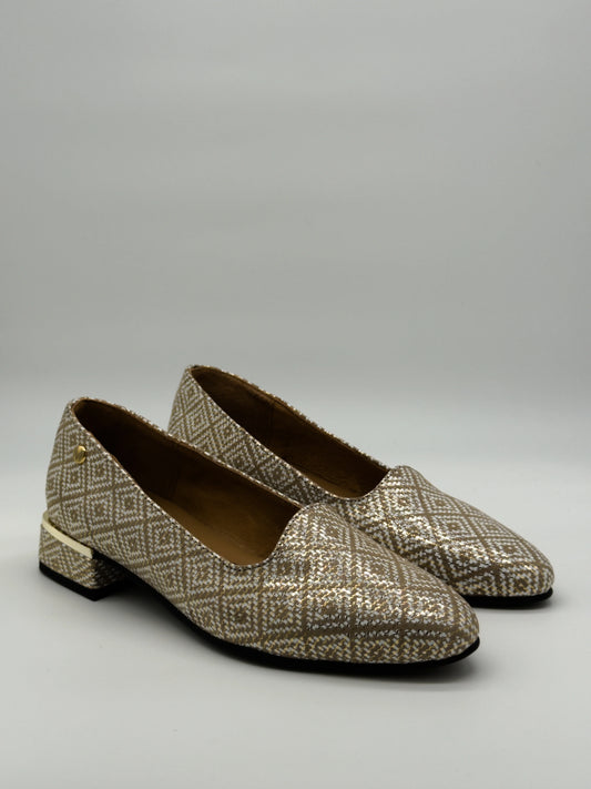 Zapatos elegantes de mujer con estampado geométrico