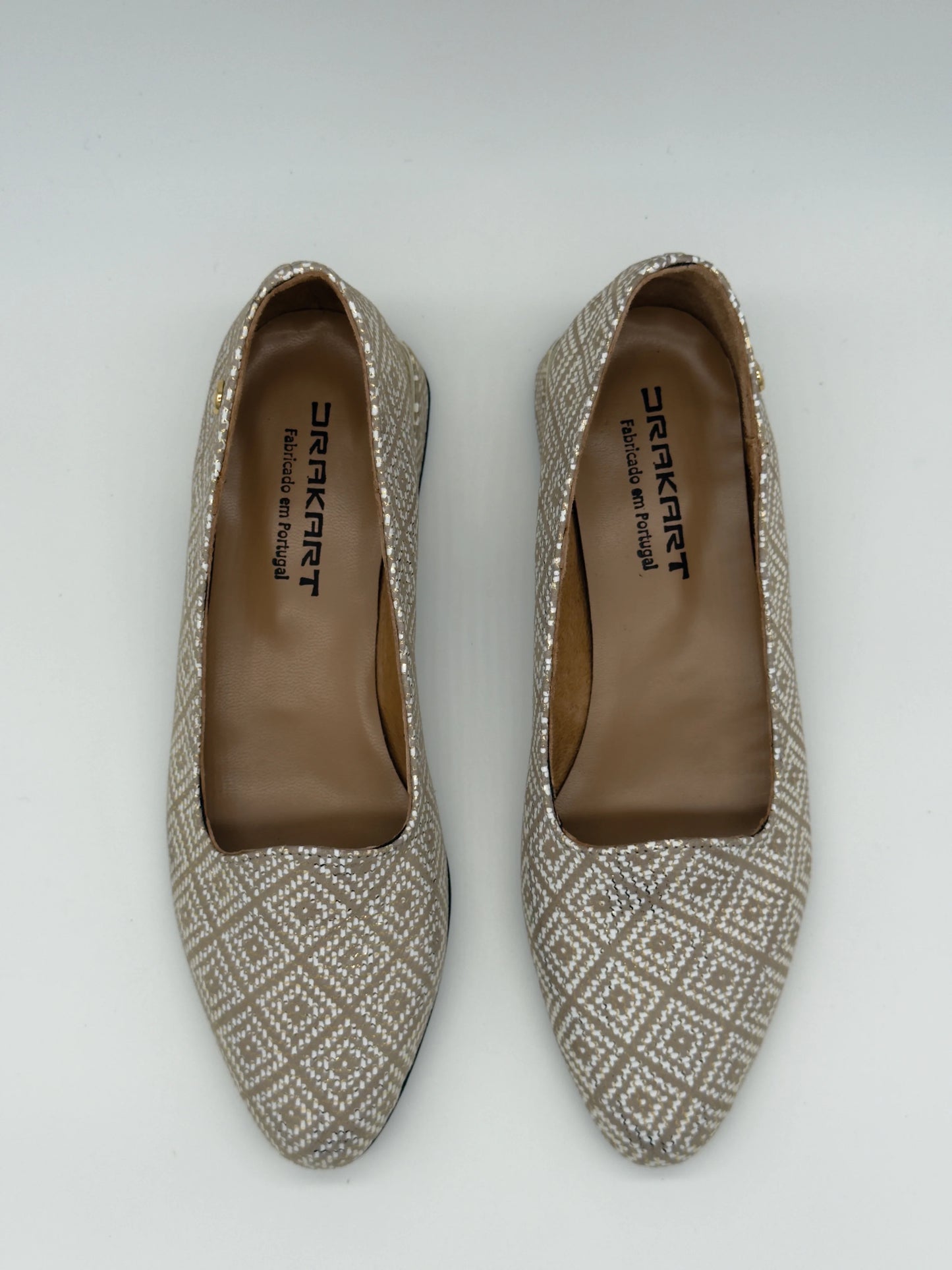 Zapatos elegantes de mujer con estampado geométrico