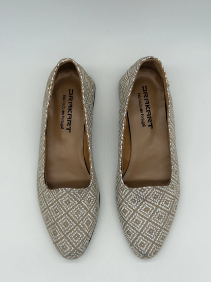 Zapatos elegantes de mujer con estampado geométrico