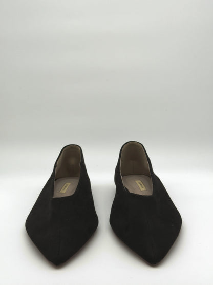 Zapatos planos de punta para mujer: diseño elegante y minimalista