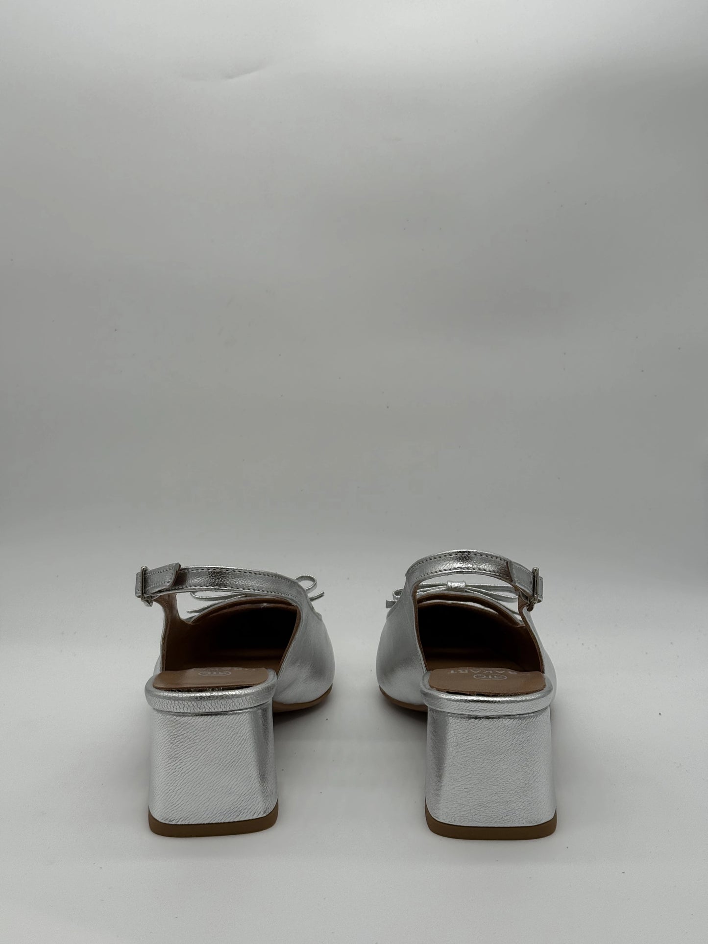 Slingbacks Elegantes Prata ou Platina em Pele