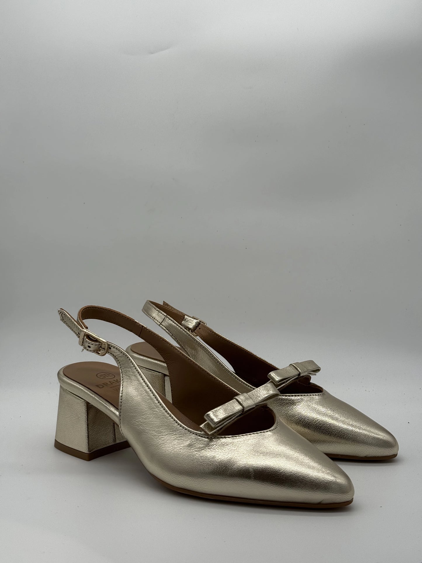 Slingbacks Elegantes Prata ou Platina em Pele