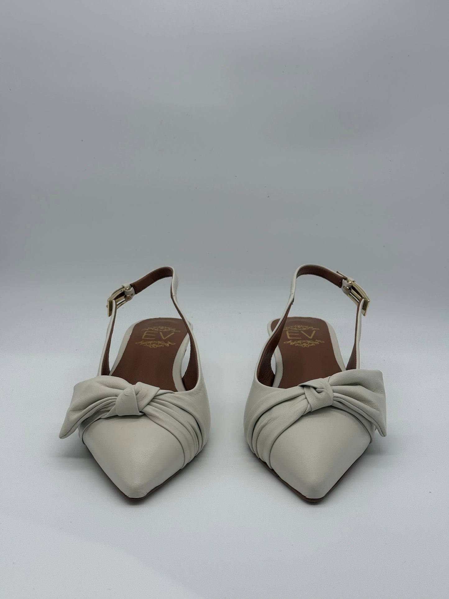 Slingbacks Elegantes Ivory ou Platina em Pele