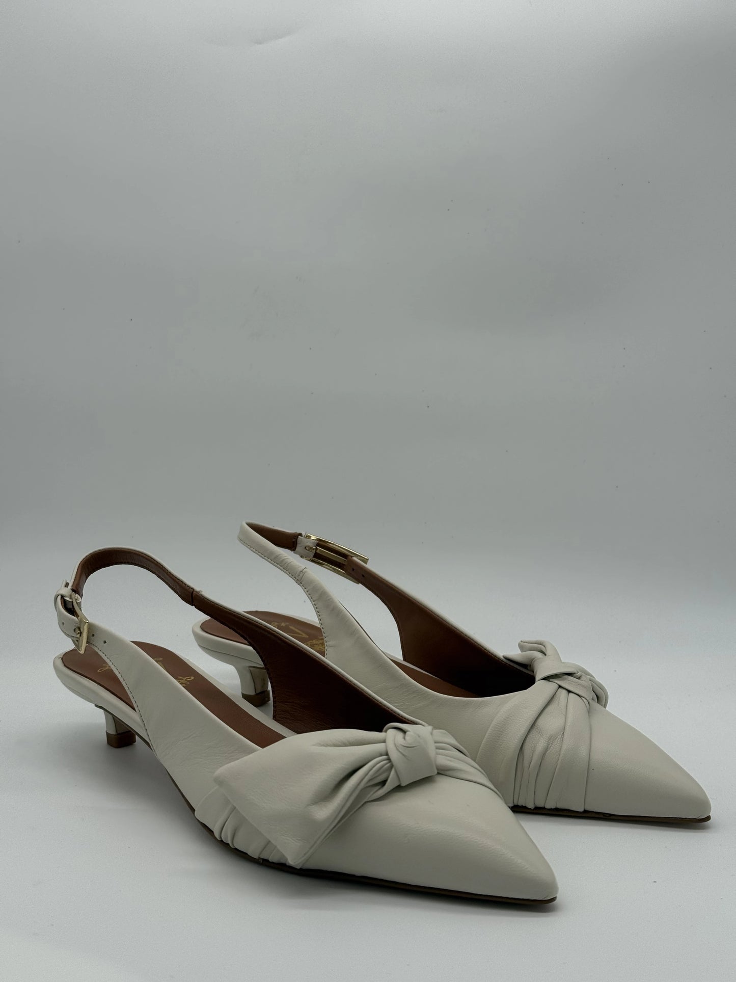 Slingbacks Elegantes Ivory ou Platina em Pele
