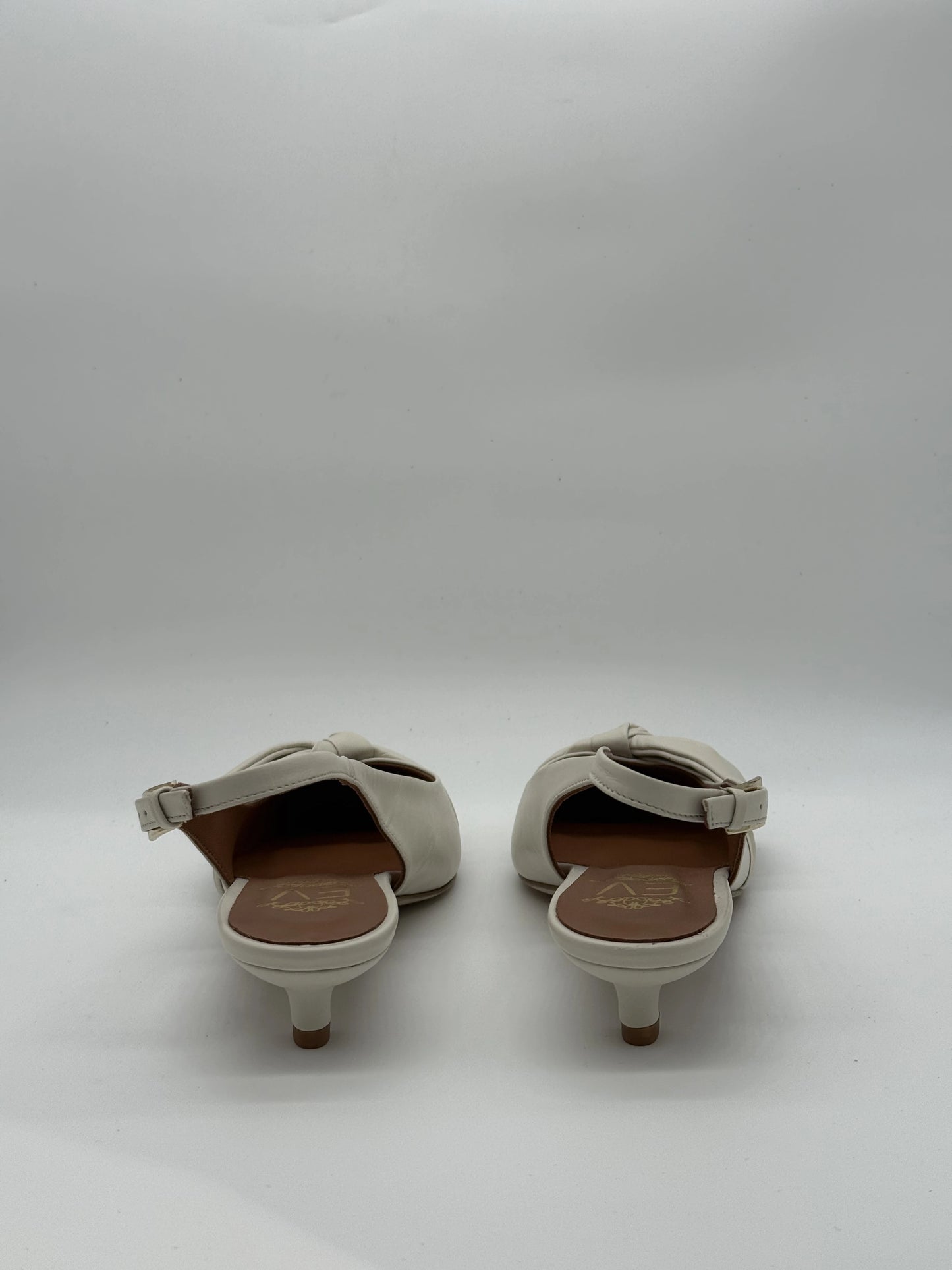 Slingbacks Elegantes Ivory ou Platina em Pele