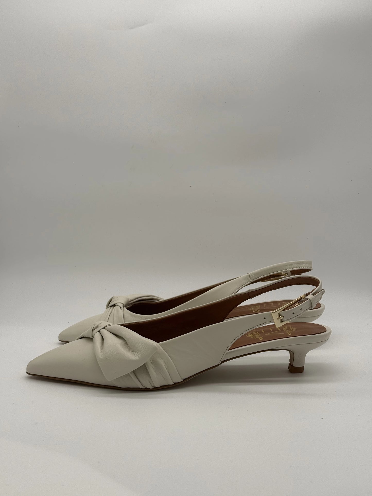 Slingbacks Elegantes Ivory ou Platina em Pele