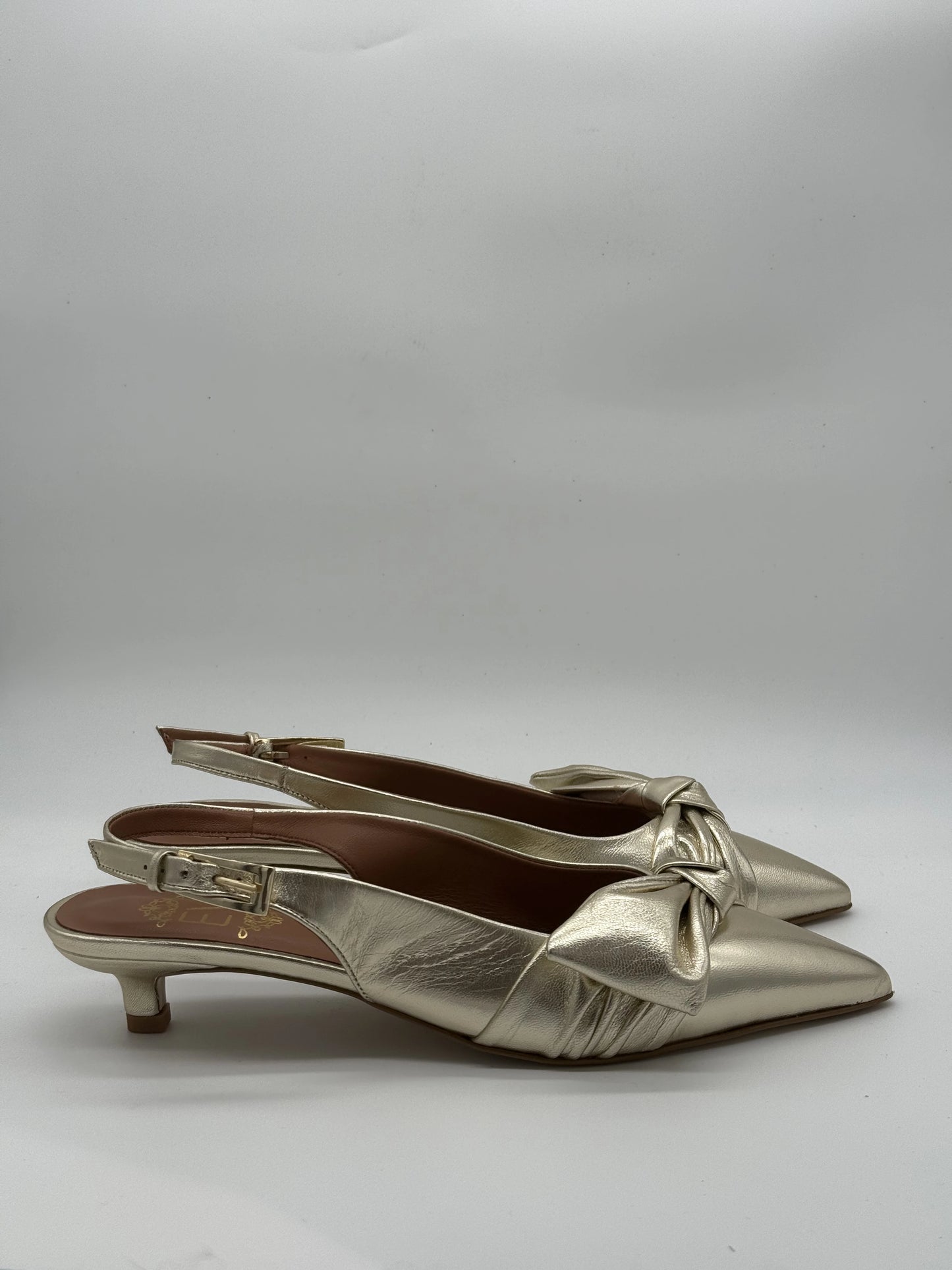 Slingbacks Elegantes Ivory ou Platina em Pele