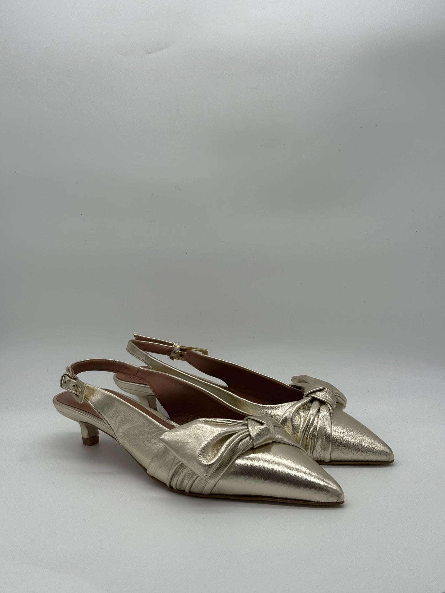 Slingbacks Elegantes Ivory ou Platina em Pele