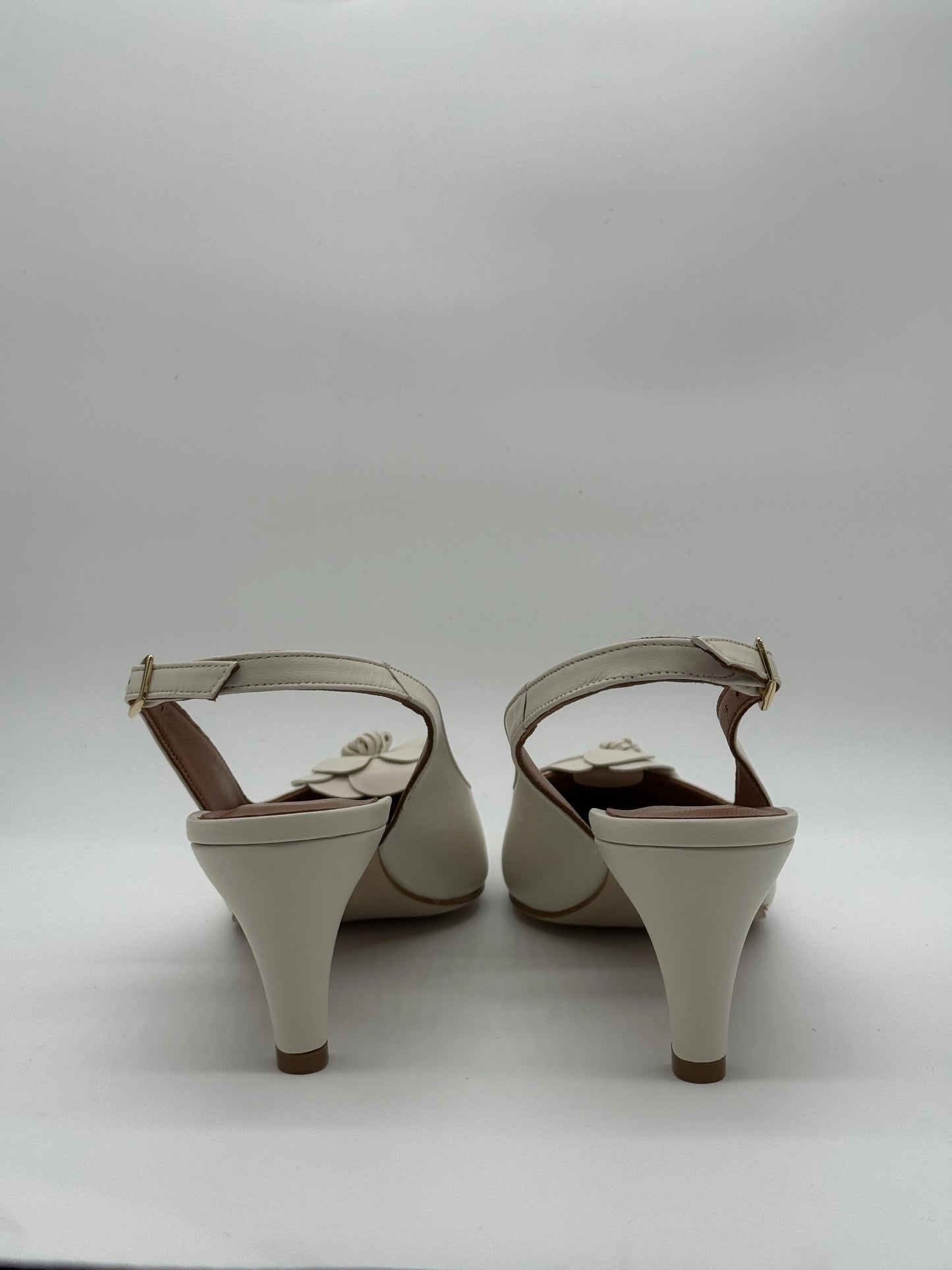 Slingbacks Elegantes Ivory ou Branco em Pele