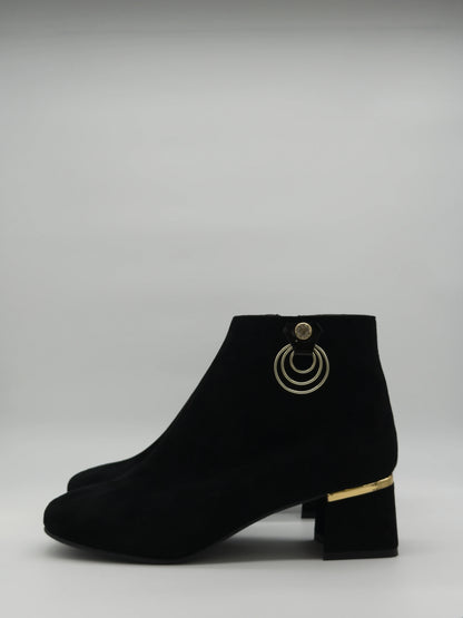 Botas Pretas Femininas de Salto Baixo com Aro Dourado