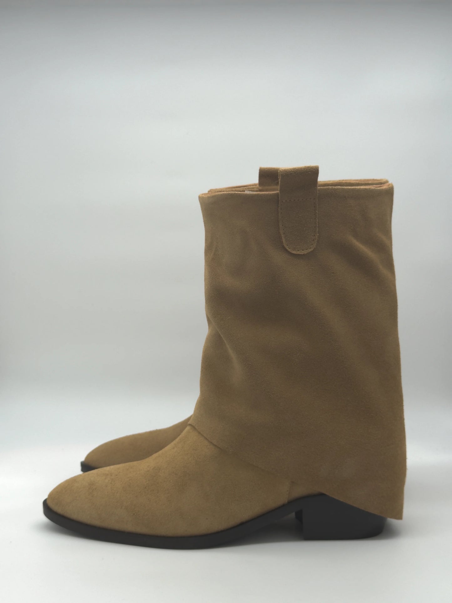 Botas Femininas de Cano Médio com Salto Baixo – Camel & Bordô
