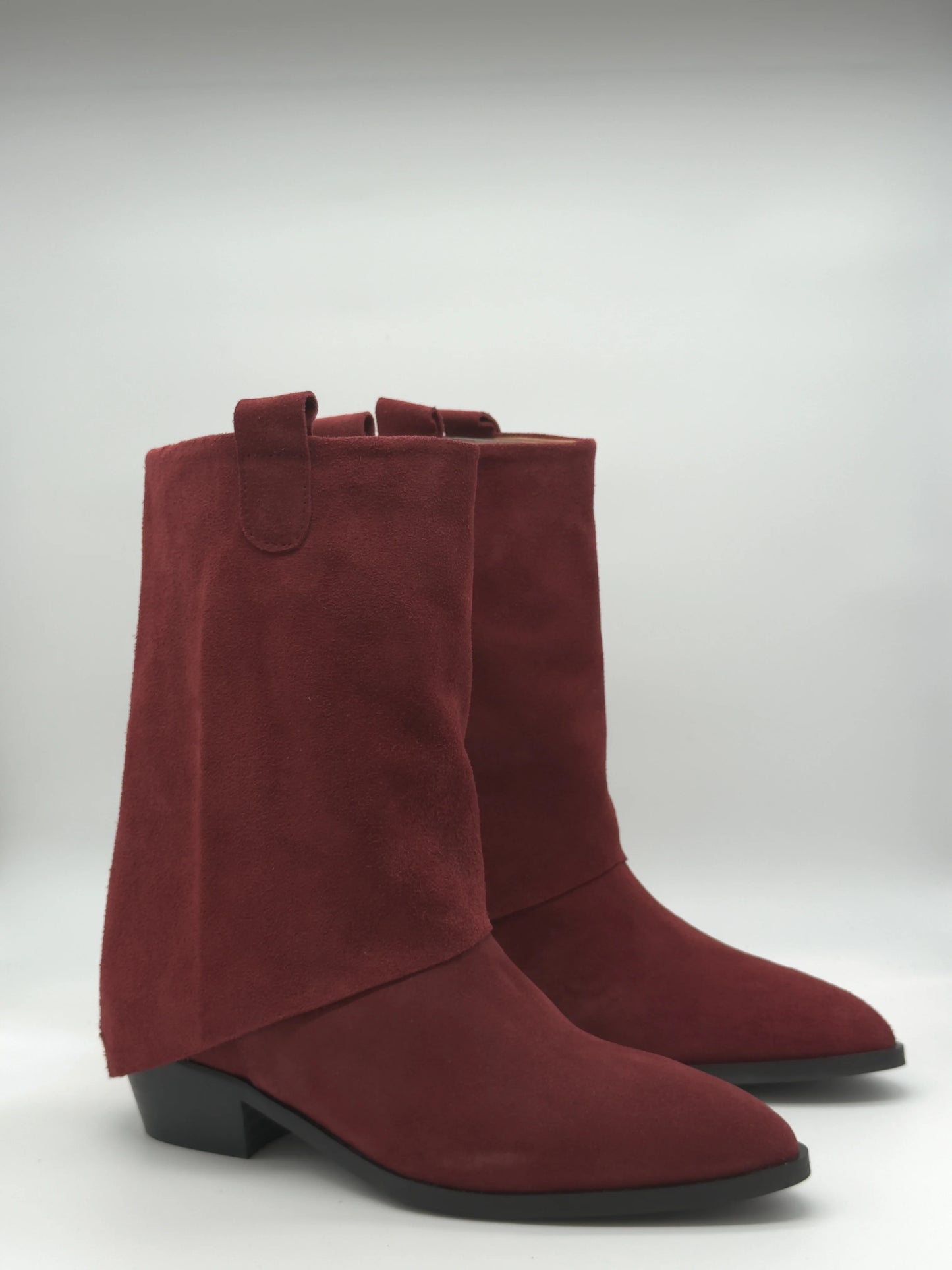 Botas Femininas de Cano Médio com Salto Baixo – Camel & Bordô
