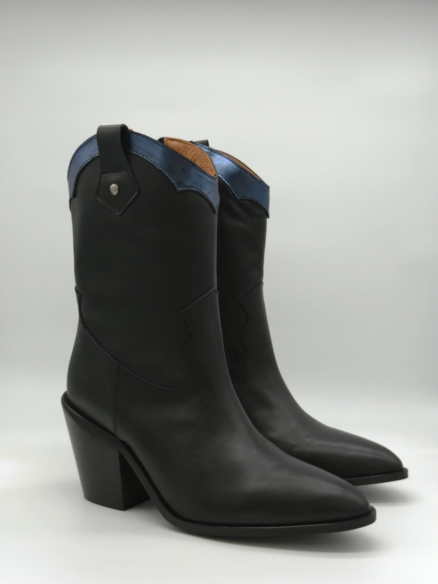 Botas Texanas Femininas de Cano Médio com Salto Médio – Preto & Azul