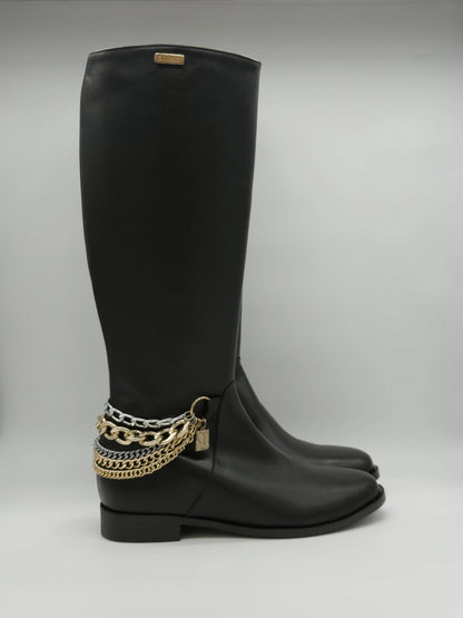 Botas  Femininas Pretas de Cano Alto com Correntes