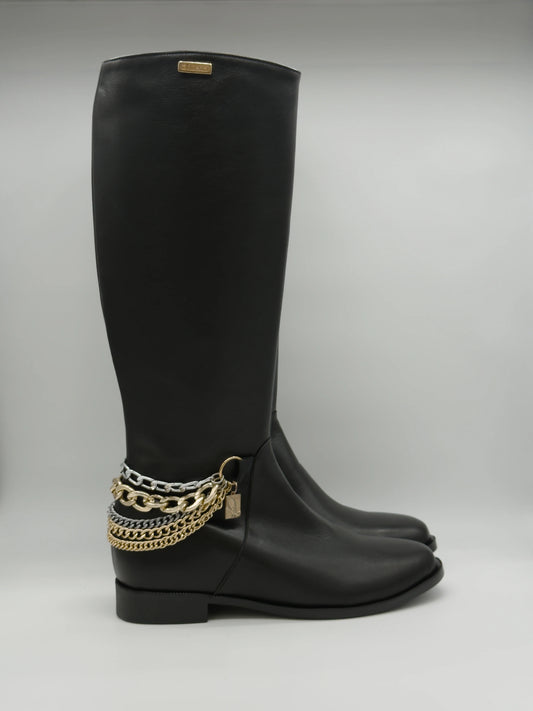 Botas  Femininas Pretas de Cano Alto com Correntes