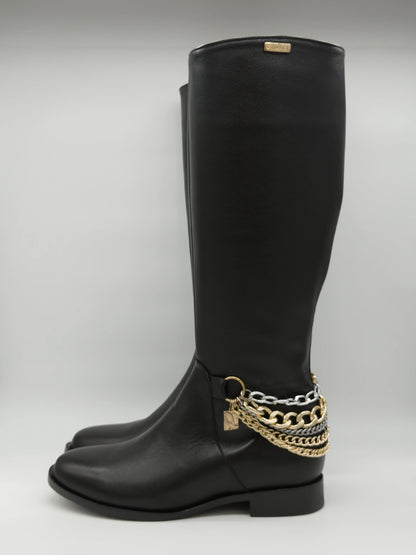 Botas  Femininas Pretas de Cano Alto com Correntes