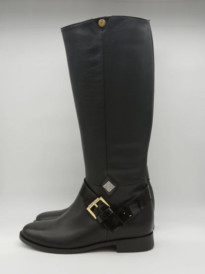 Botas Femininas Pretas de Cano Alto com Fivela Dourada