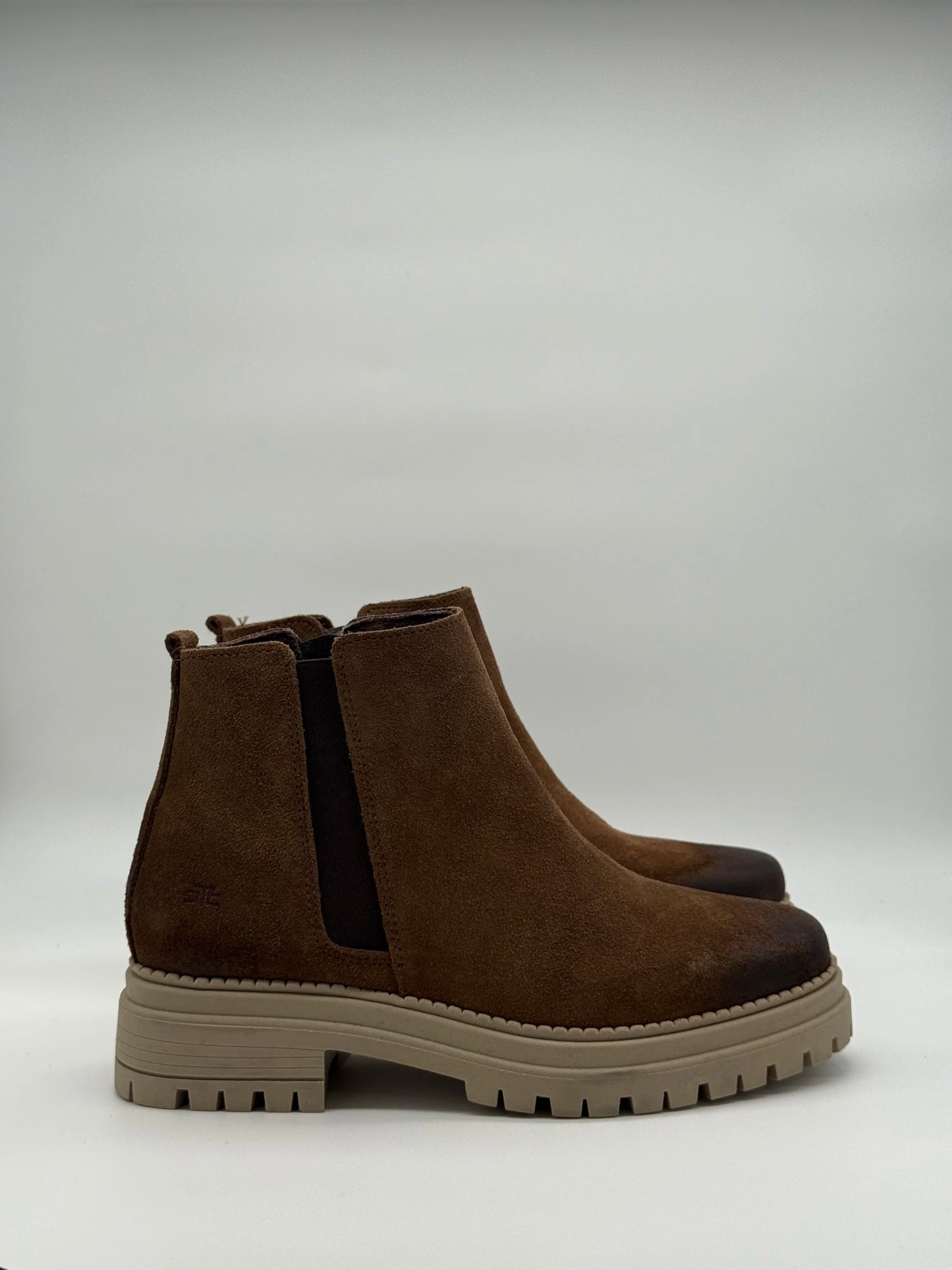 Botas Femininas Cognac e bege com Elástico Lateral e Sola Chunky