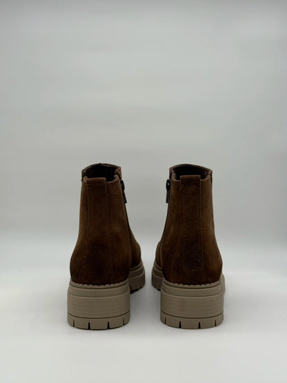 Botas Femininas Cognac e bege com Elástico Lateral e Sola Chunky