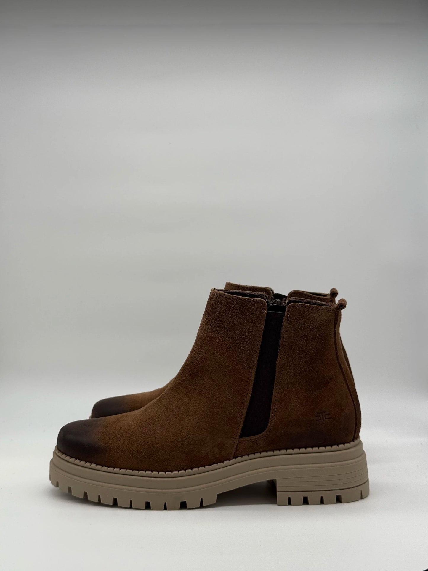 Botas Femininas Cognac e bege com Elástico Lateral e Sola Chunky