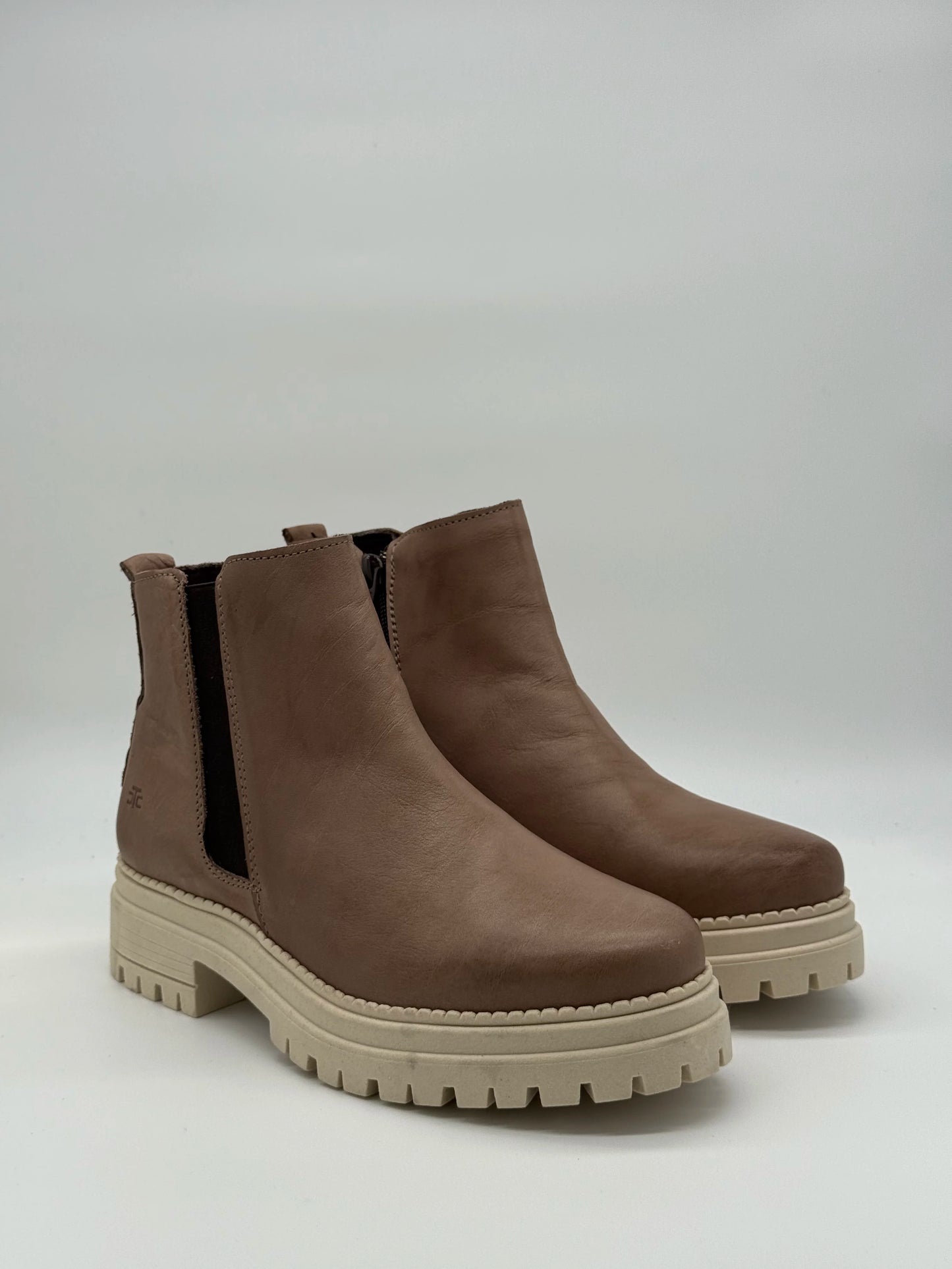 Botas Femininas Cognac e bege com Elástico Lateral e Sola Chunky