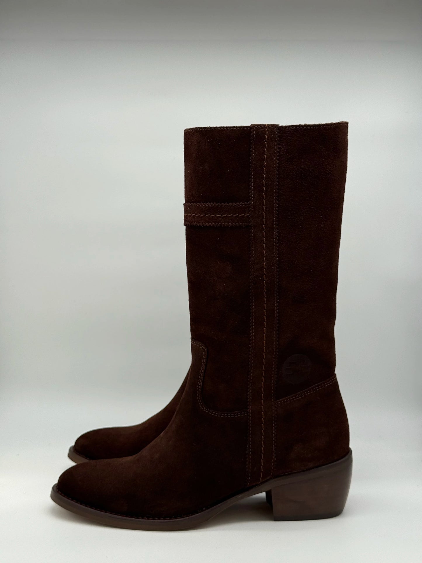 Botas Femininas de Cano Alto com Salto Médio | Castanho e Camel