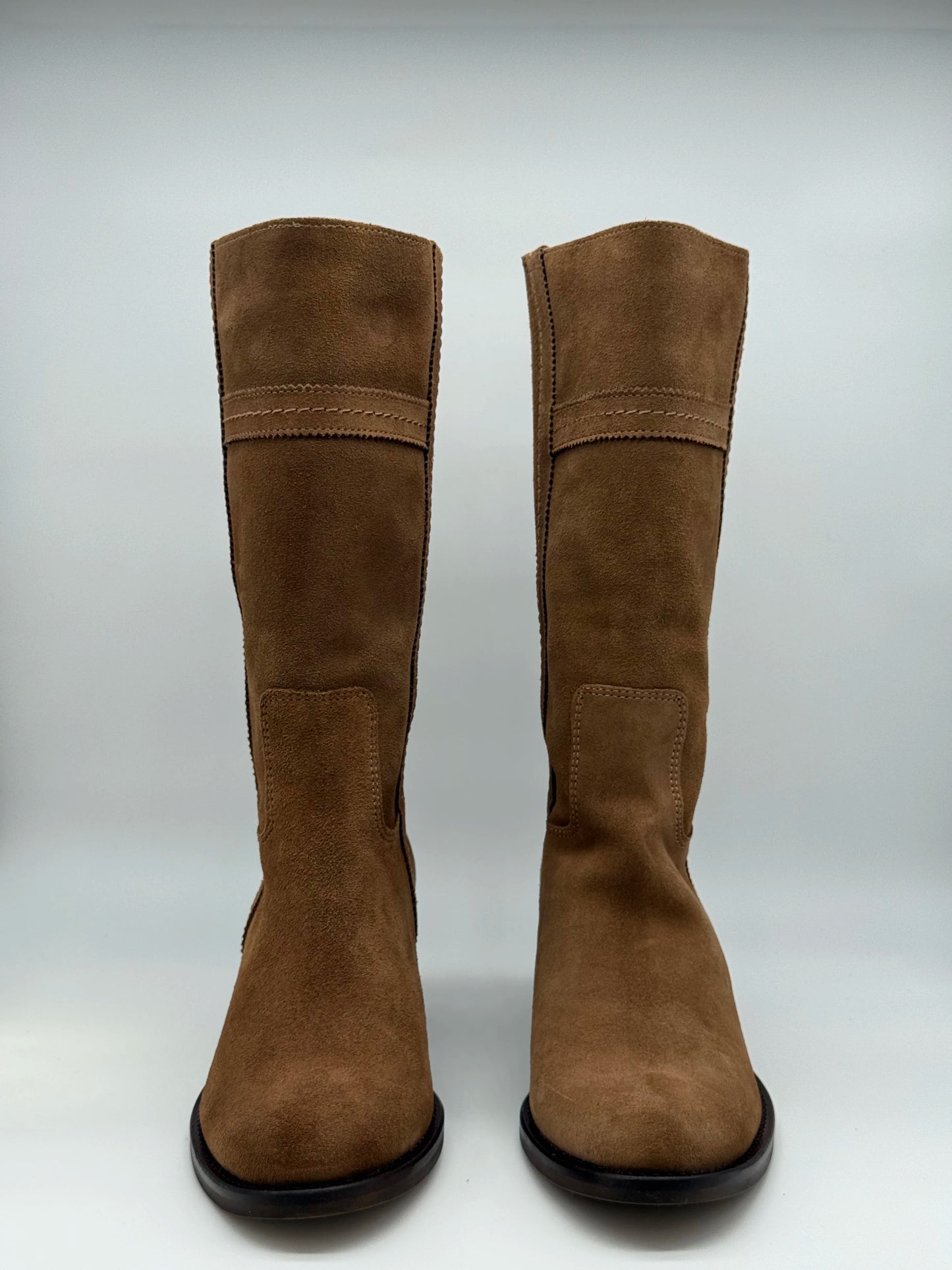 Botas Femininas de Cano Alto com Salto Médio | Castanho e Camel