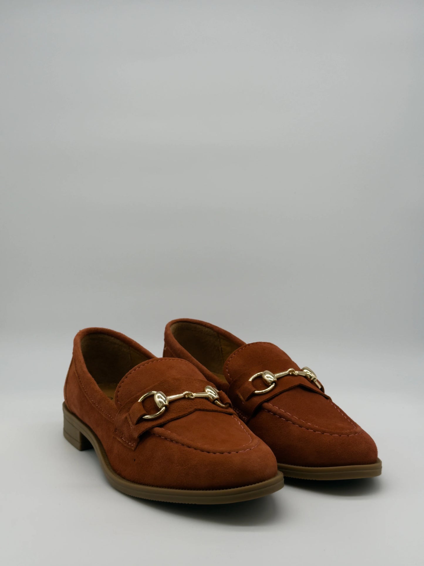 Mocasines de mujer con detalle metálico en varios colores