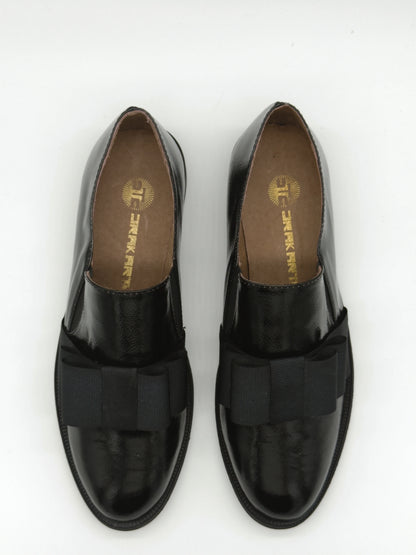 Mocasines negros clásicos para mujer con lazo elegante