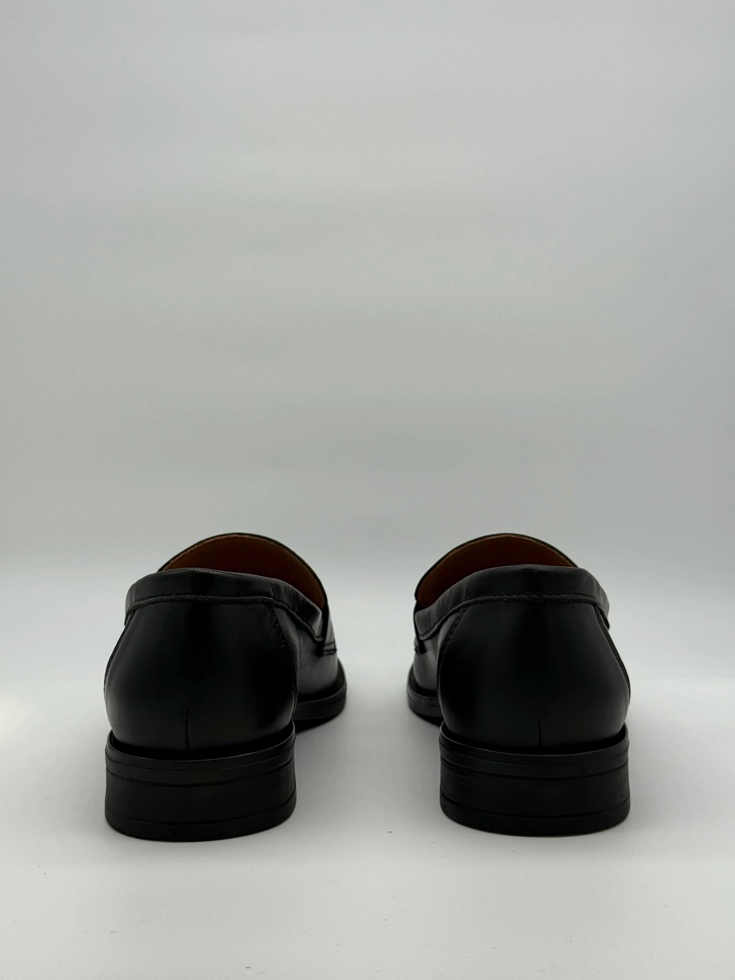 Mocassins de Mulher Pretos com Detalhes Elegantes