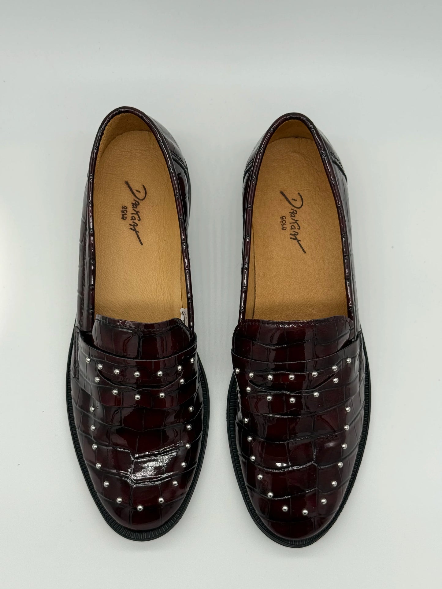 Mocassins de Mulher Elegantes com Tachas em Preto e Bordo