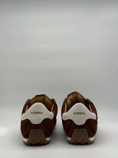 Sapatilhas Femininas Retro em Camurça Castanha
