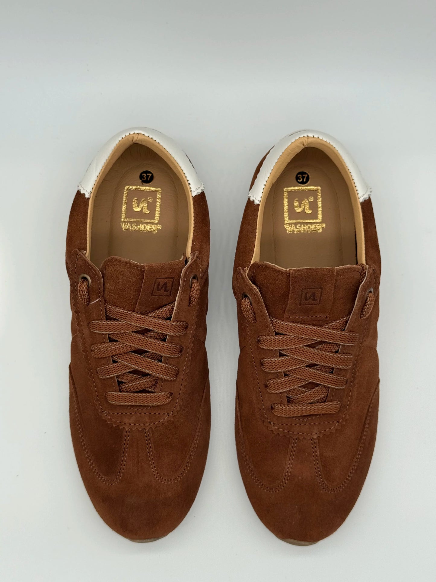 Sapatilhas Femininas Retro em Camurça Castanha