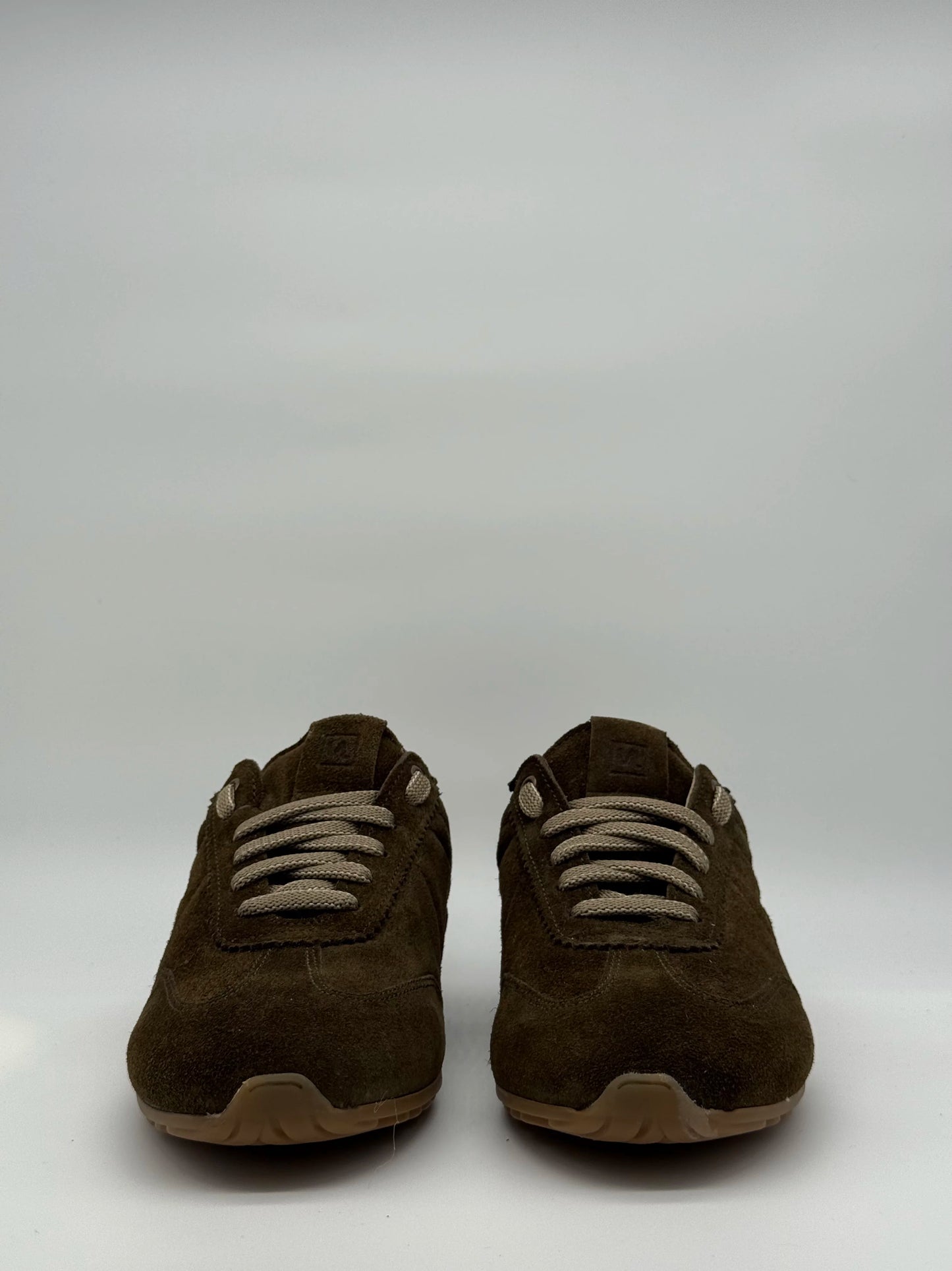 Sapatilhas Femininas Retro em Camurça Castanha