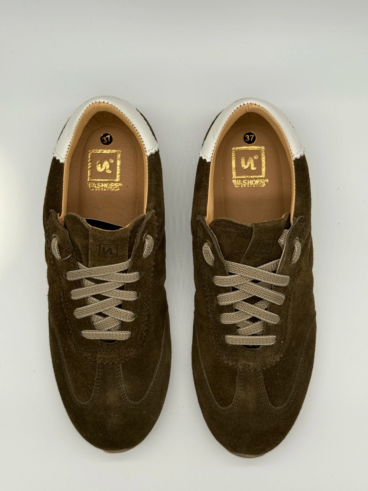 Sapatilhas Femininas Retro em Camurça Castanha