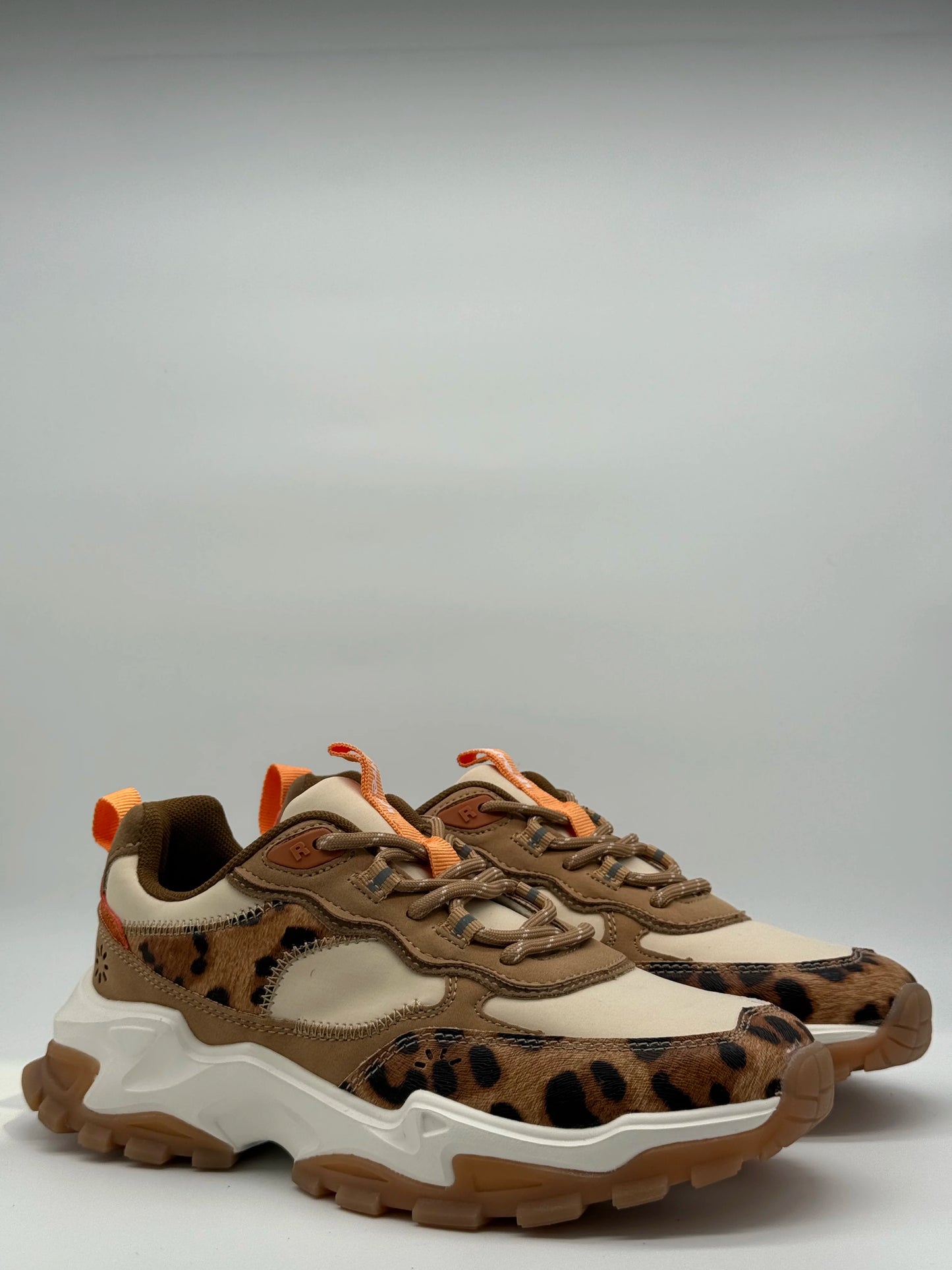 Zapatillas de tenis Atlas para mujer en color camel y caqui