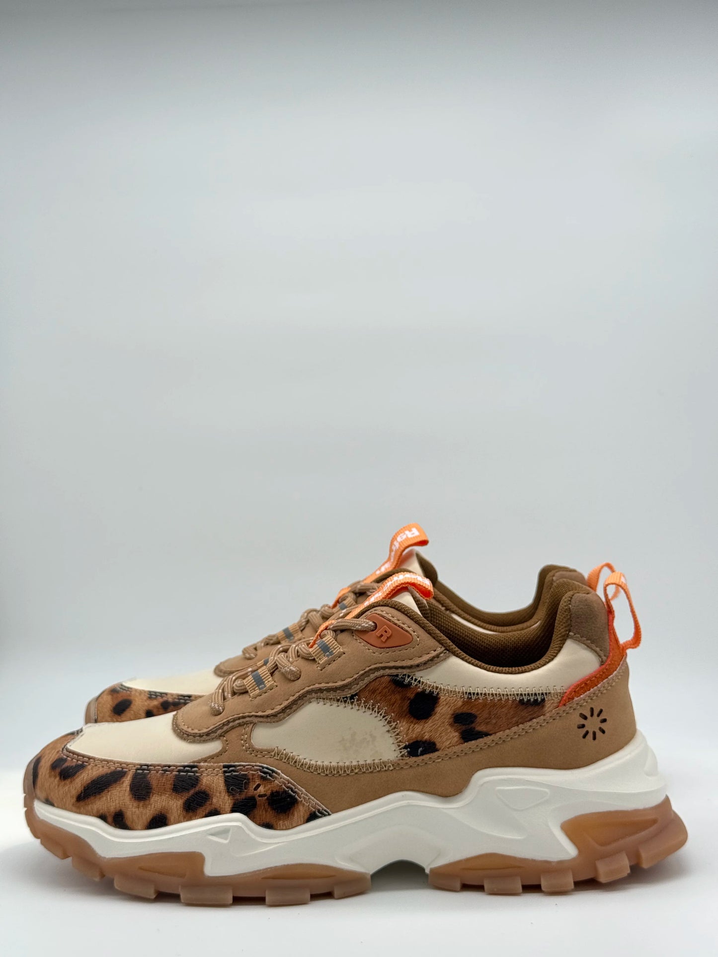 Zapatillas de tenis Atlas para mujer en color camel y caqui