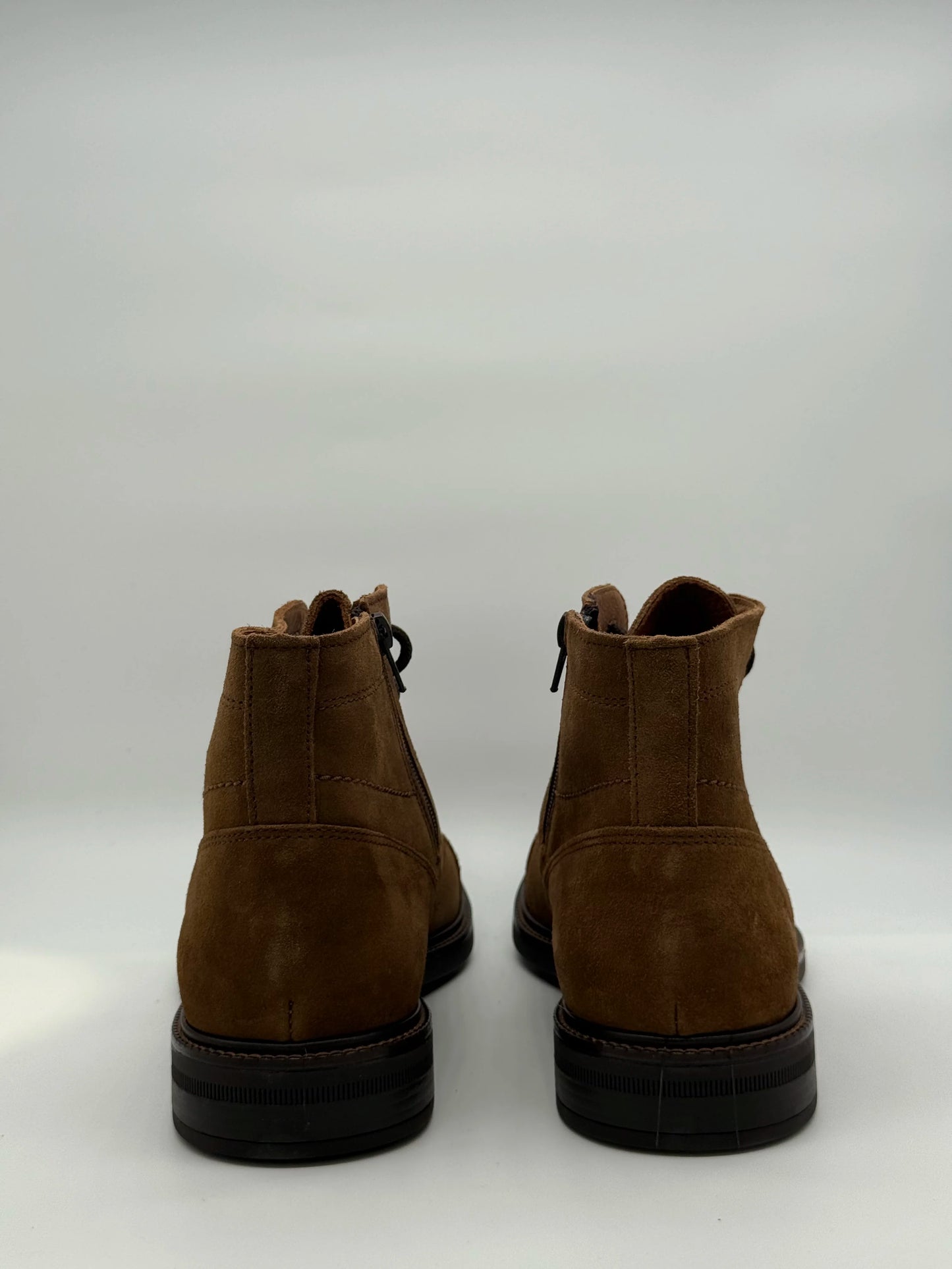 Botas elegantes con cordones para hombre en color marrón