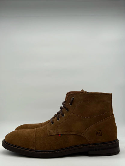 Botas elegantes con cordones para hombre en color marrón