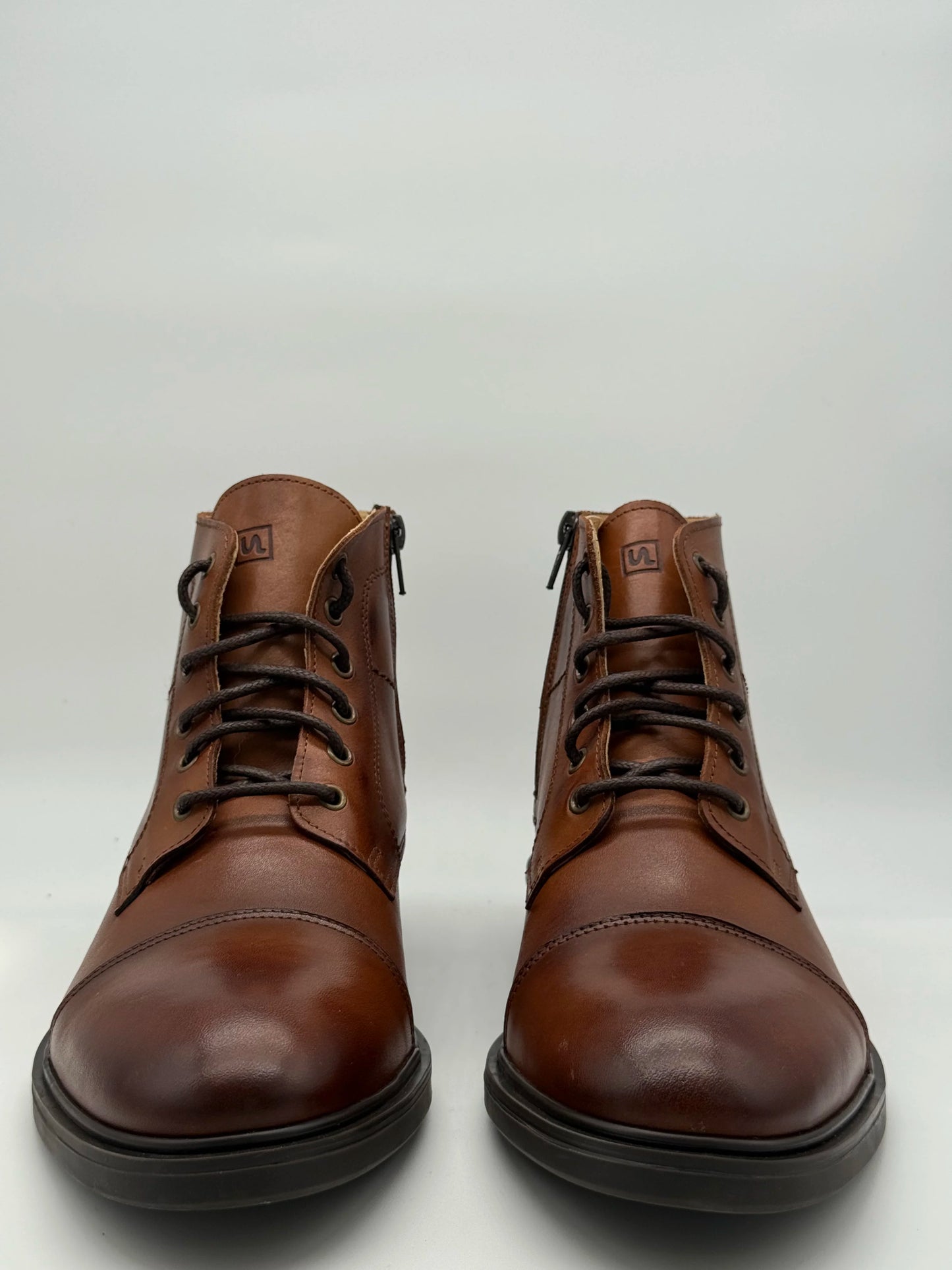 Botas de Homem com Atacadores Clássicas em Castanho