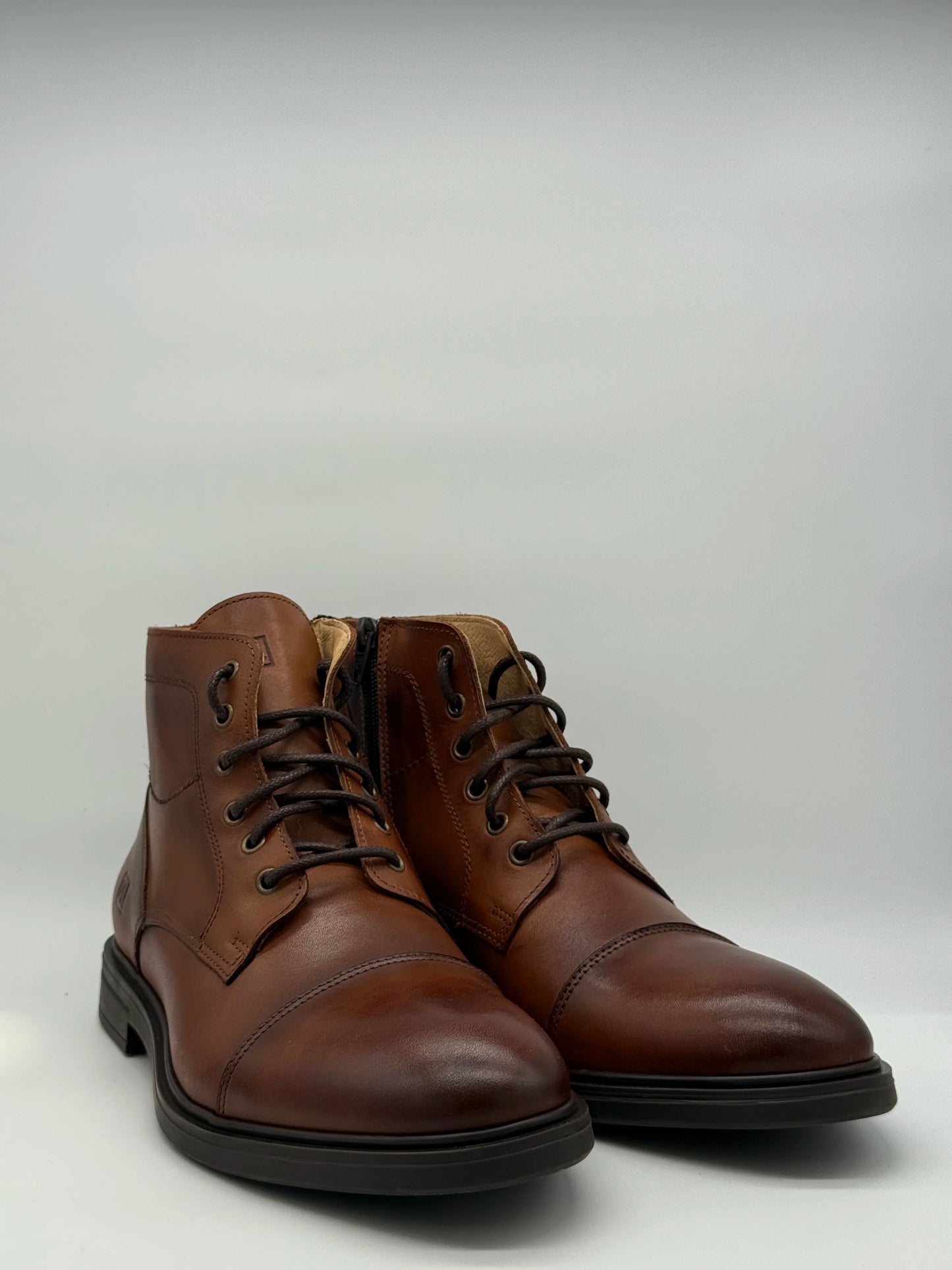 Botas de Homem com Atacadores Clássicas em Castanho