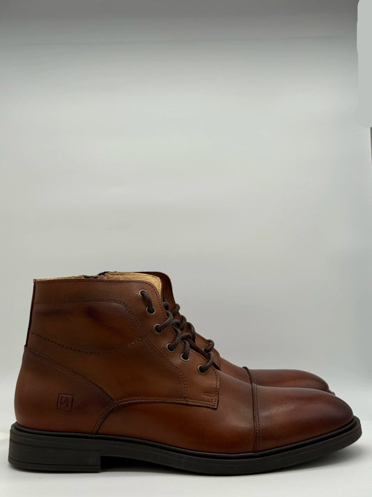 Botas clásicas con cordones para hombre en color marrón